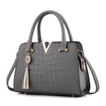 Carregue a imagem no visualizador da Galeria, High Quality Ladies leather shoulder bag Women free shipping Crocodile Handbag V Letters Designer Large Capacity Shoulder Bags  Amaijoin
